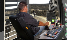  Operator in the ThoroughTec CIBERMINE simulator for the Liebherr R 9350 mining excavator