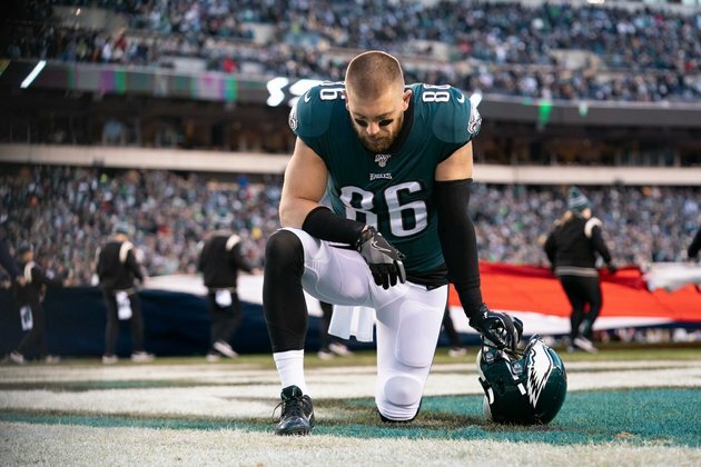 Eagles exercise 2021 options on Wentz, Ertz