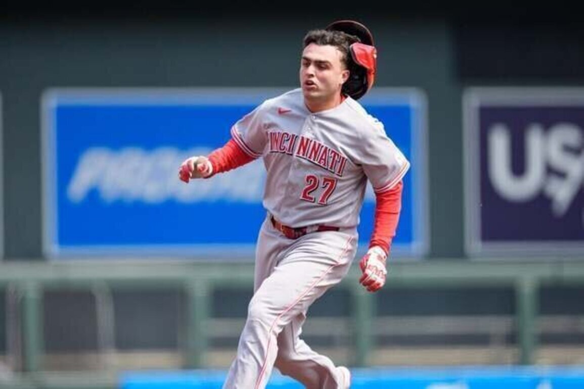 Dane Myers' hit in 9th lifts Reds past Twins