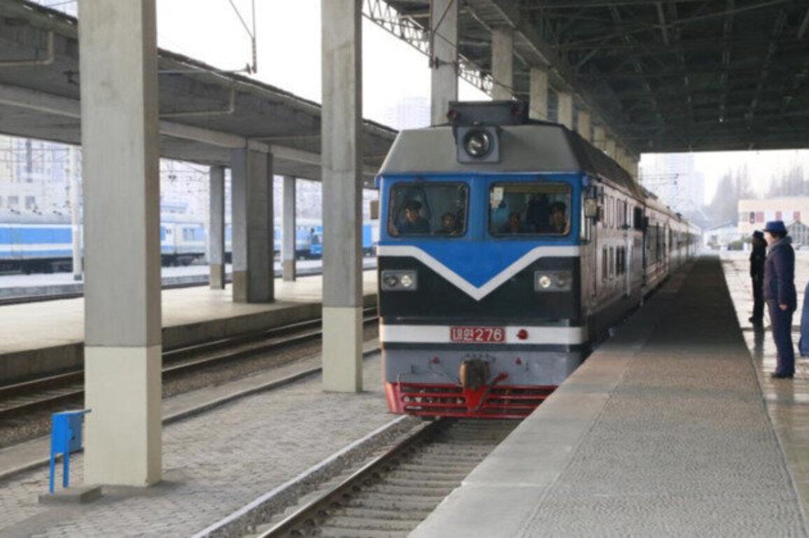 Int'l passenger train from China to DPRK arrives in Pyongyang