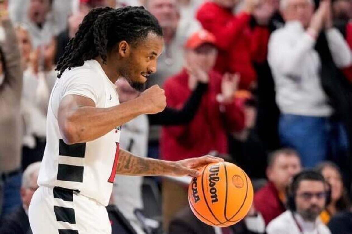 Top 25 roundup: Cincinnati knocks off No. 2 Iowa State, loser of 2 straight