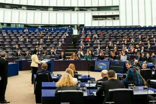 MEPs urge Brussels to cut all funding for Budapest