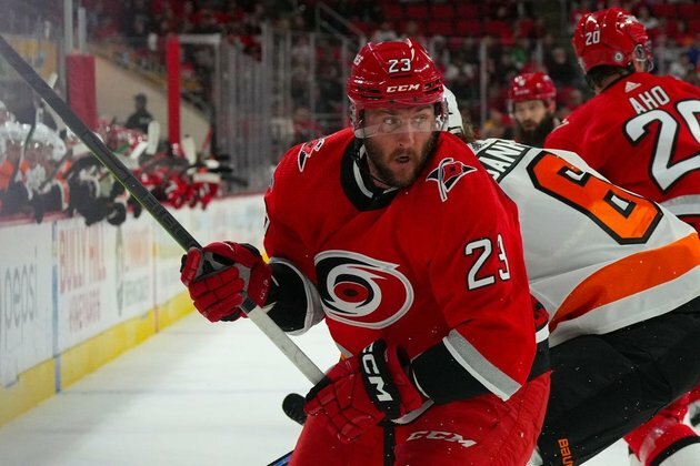 Hurricanes hope to rediscover form vs. Flyers