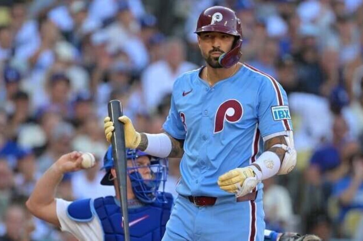 Phils release OF Nick Castellanos, who admits bringing beer to dugout