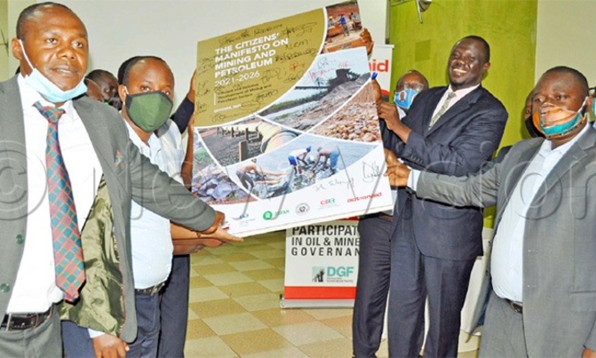 Bar civil servants from mining — Civil society Bar civil servants from mining — Civil society