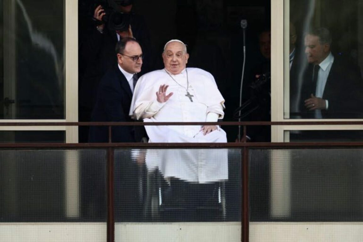 Pope Francis leaves hospital after first public appearance in five weeks