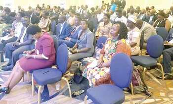 Abamu ku babaka ba Palamenti abeetabye mu lukuηηaana lwa UNAA e Miami, Florida mu Amerika Abamu ku babaka ba Palamenti abeetabye mu lukuηηaana lwa UNAA e Miami, Florida mu Amerika