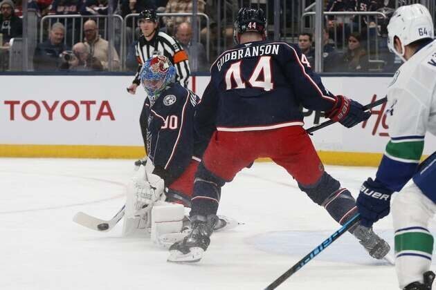 Jackets build 3-goal lead, hand Canucks 9th straight loss