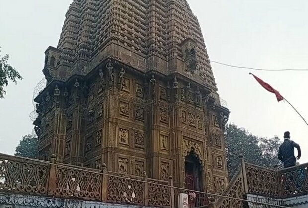 Passengers of Ganga Vilas luxury cruise pay visit to 500-year-old Durga Temple in Ramnagar