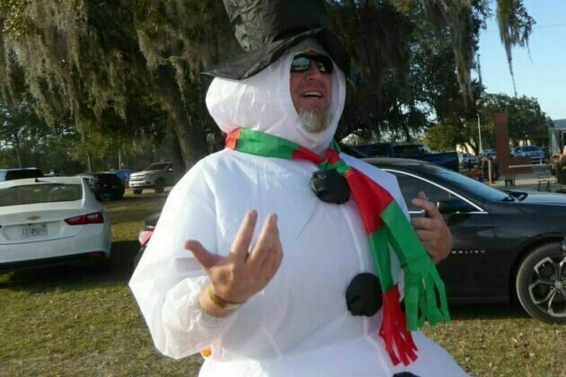 Florida Man, at home at the county fairgrounds