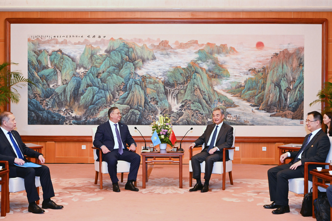 CHINA-TIANJIN-WANG YI-KAZAKH DEPUTY PM-MEETING (CN)