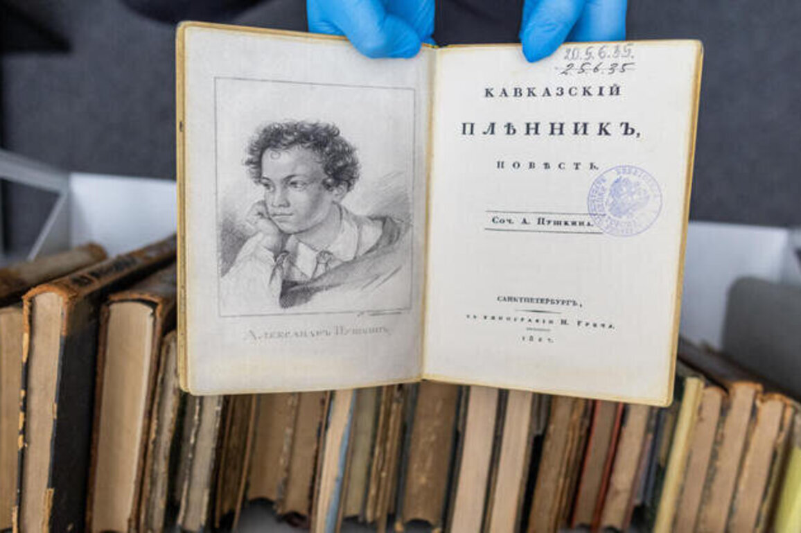 French court tries seven Georgians over theft of rare Russian books
