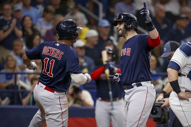 Astros favored but money behind Red Sox in Game 1