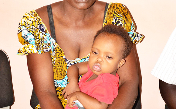 Eseza anoonya ssente z'okumulongoosa omutima nga maama we amusitudde Eseza anoonya ssente z'okumulongoosa omutima nga maama we amusitudde