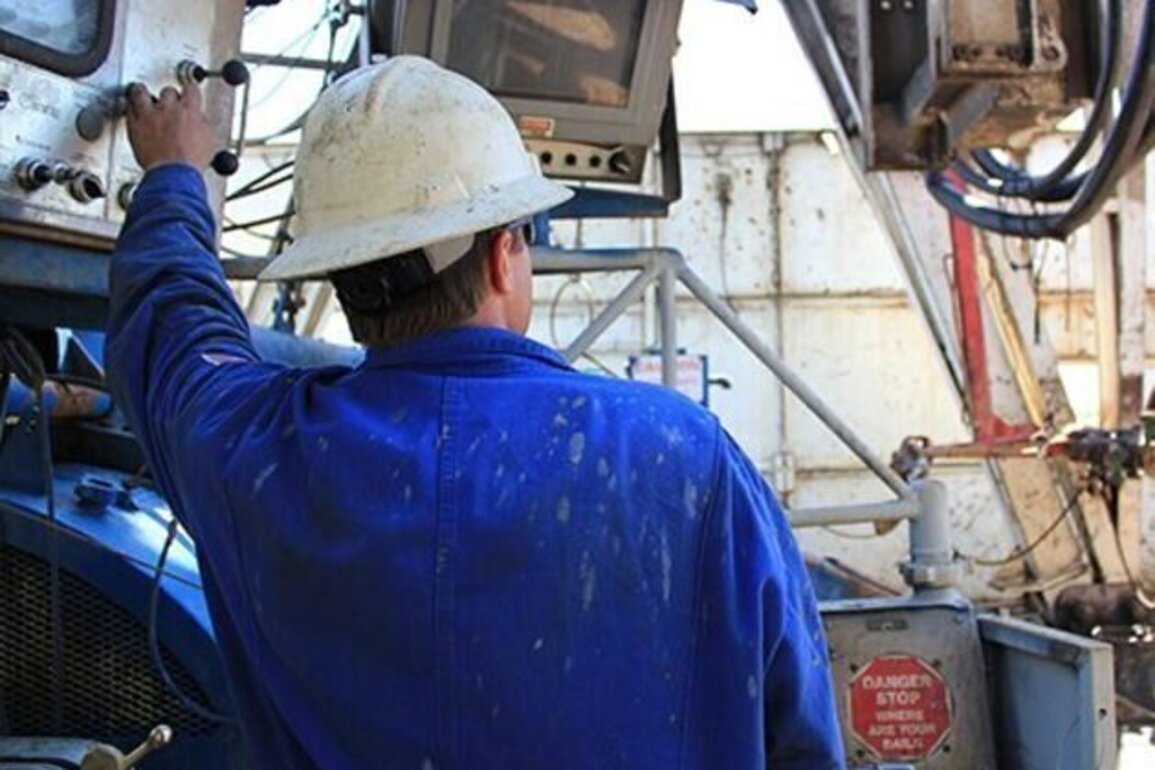As Oil Jobs Fade, Canada Urged to Build Path to Low-Carbon Economy