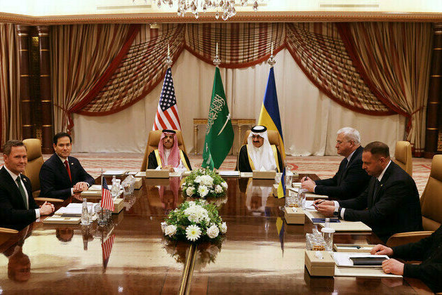 Moscow closely following US-Ukraine talks  Kremlin