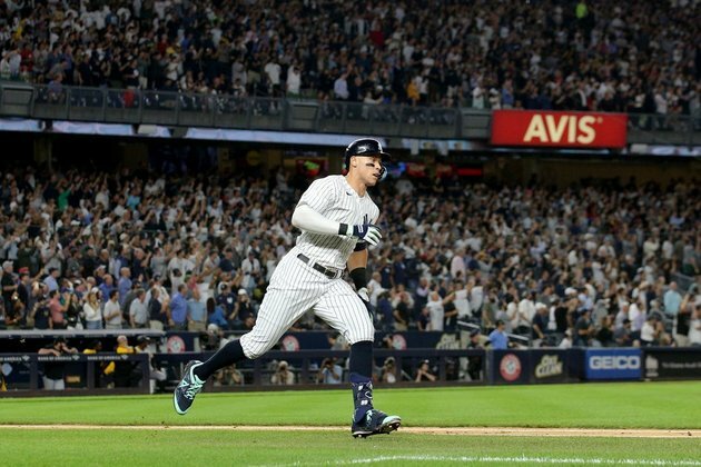 Yankees get off to fast start, blast Pirates 14-2