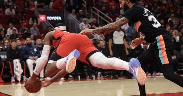 Rockets steal one from Spurs thanks to 4th - quarter rally