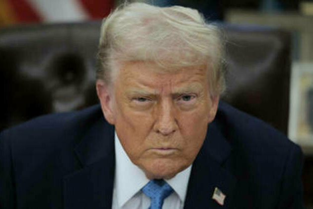Trump threatens 'war' on Chicago over immigration