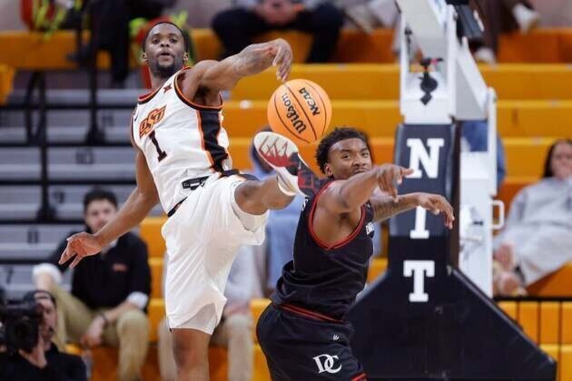 Kanye Clary's 20 points carry No. 2 Oklahoma State past Davidson in NIT