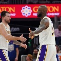 Lakers, with stars back together, take on lowly Kings