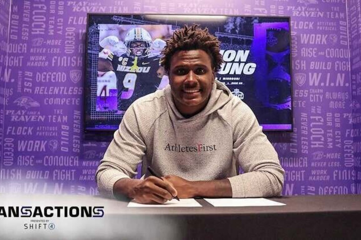 Zion Young Signs to Complete Contracts for 2026 Draft Class