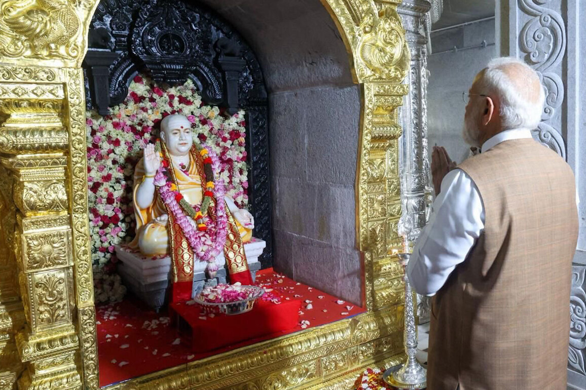 Balagangadharanatha Mahaswamiji beacon of spirituality and service: PM Modi