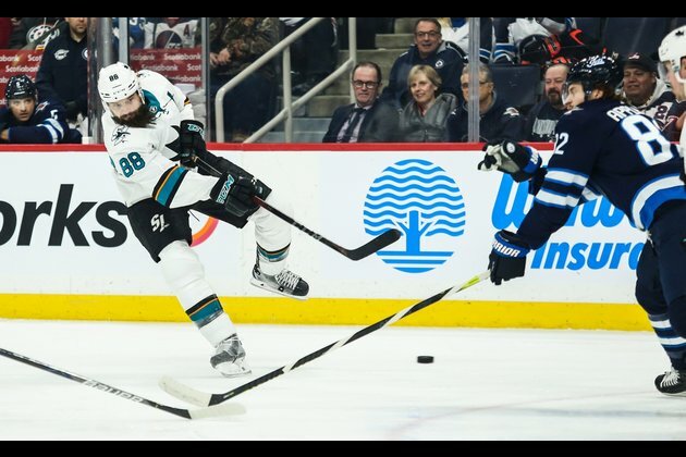 Sharks' late flurry sinks Jets