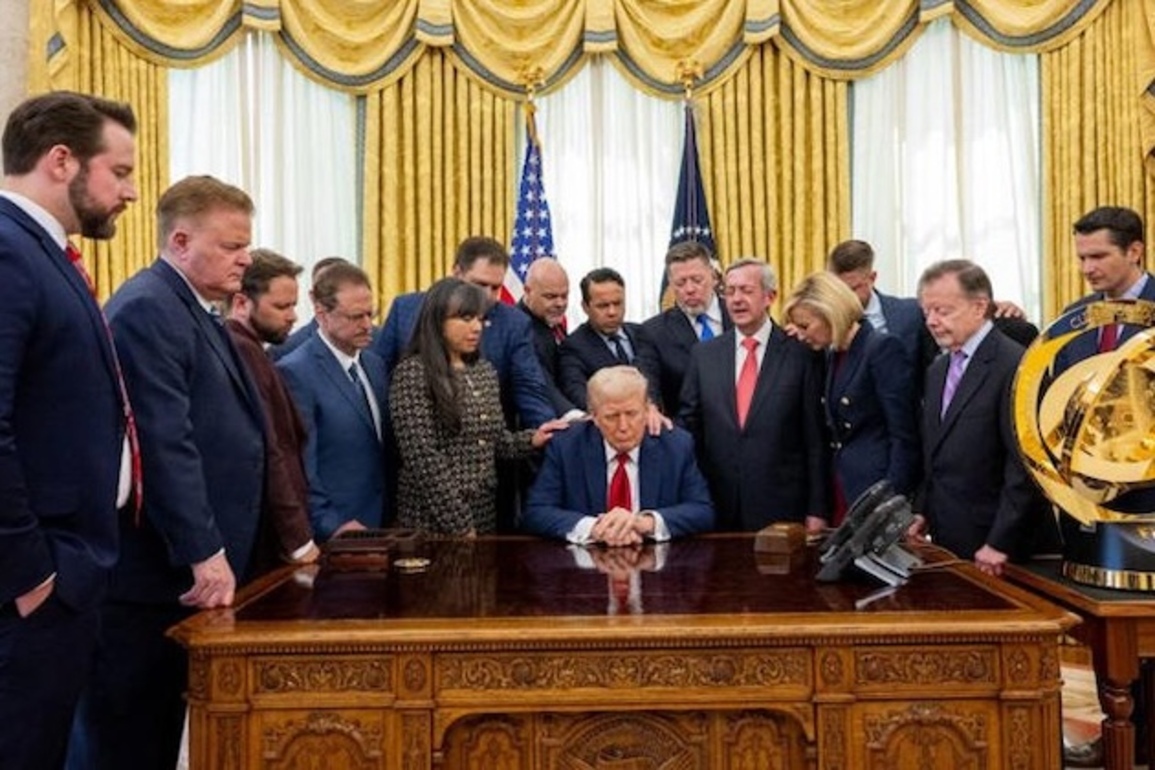 Evangelical leaders gather in White House to pray for Trump, troops 