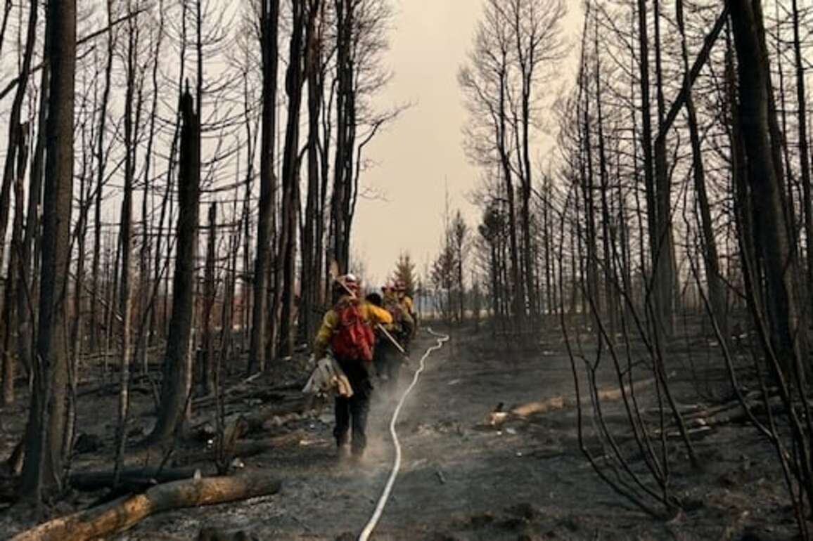 Hundreds ordered to evacuate overnight in northern Alberta as wildfires flare