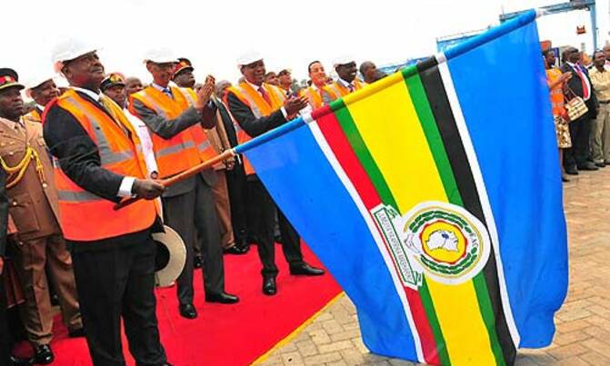 EAC leaders hail Uhuru on reducing trade bottlenecks EAC leaders hail Uhuru on reducing trade bottlenecks