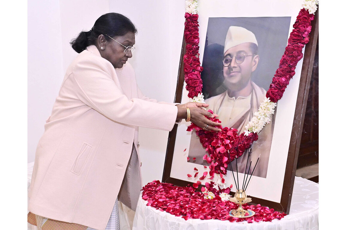 President Murmu pays floral tribute to Netaji Subhas Chandra Bose on his 129th birth anniversary