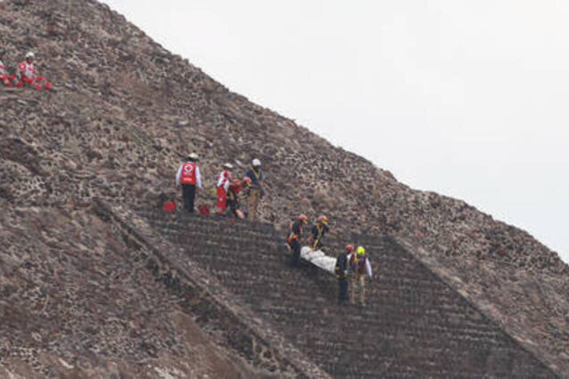 Shooting at iconic Mexico pyramid leaves tourist dead and others injured (GRAPHIC VIDEOS)