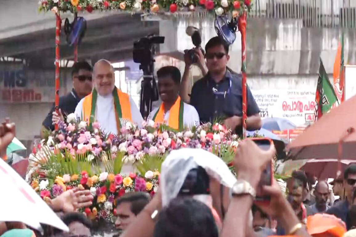 Keralam assembly polls: Amit Shah holds roadshow in Alappuzha