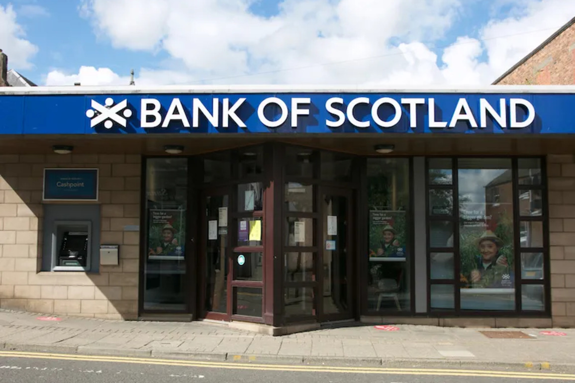 Lloyds Banking Group profit hit by soaring costs  Daily Business