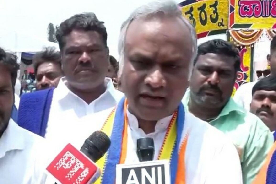 "They are stooges of RSS": Karnataka Minister Kharge slams BJP over caste census report