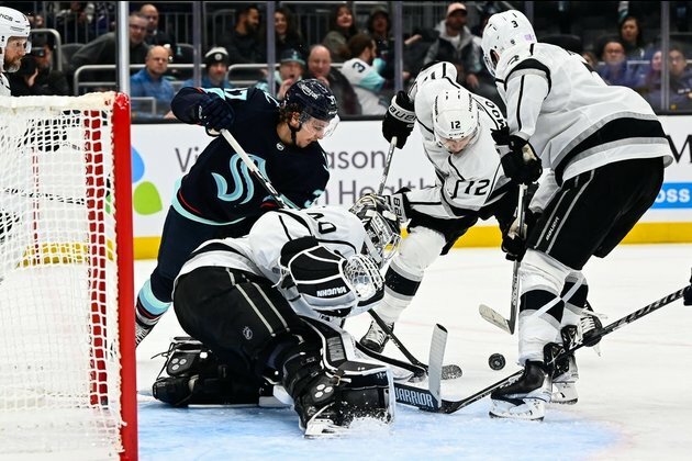 Kings remain busy, host Rangers