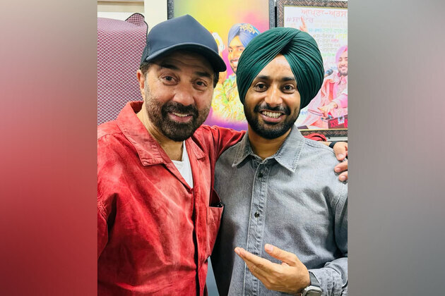 Sunny Deol meets Punjabi singer Satinder Sartaaj over meal, check pics
