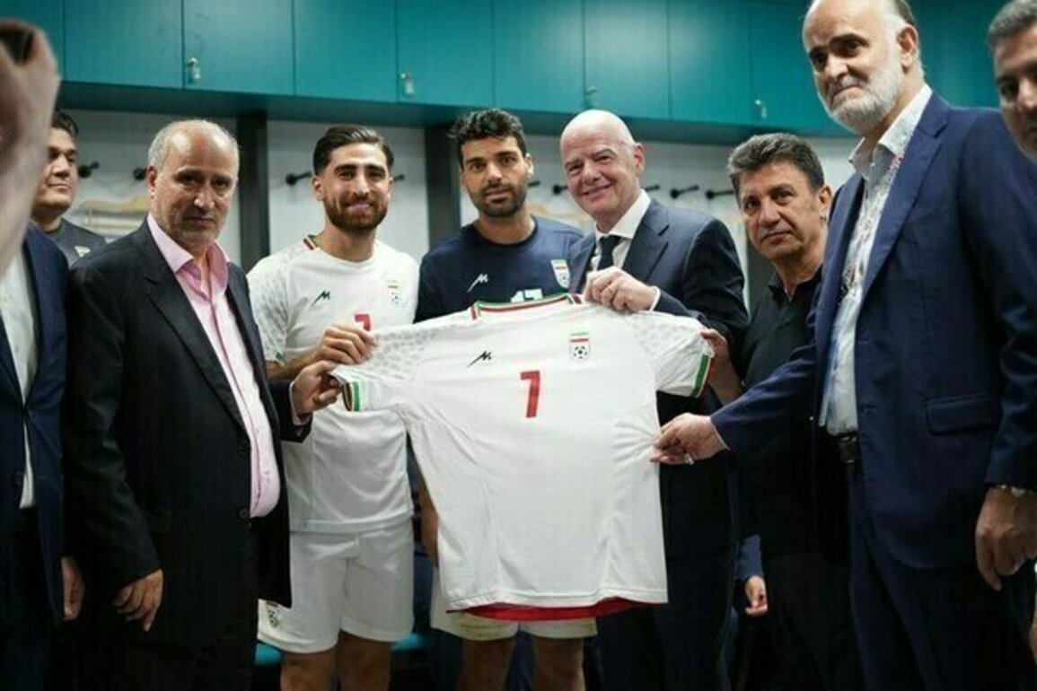 Iran Presents No. 7 Jersey to Gianni Infantino