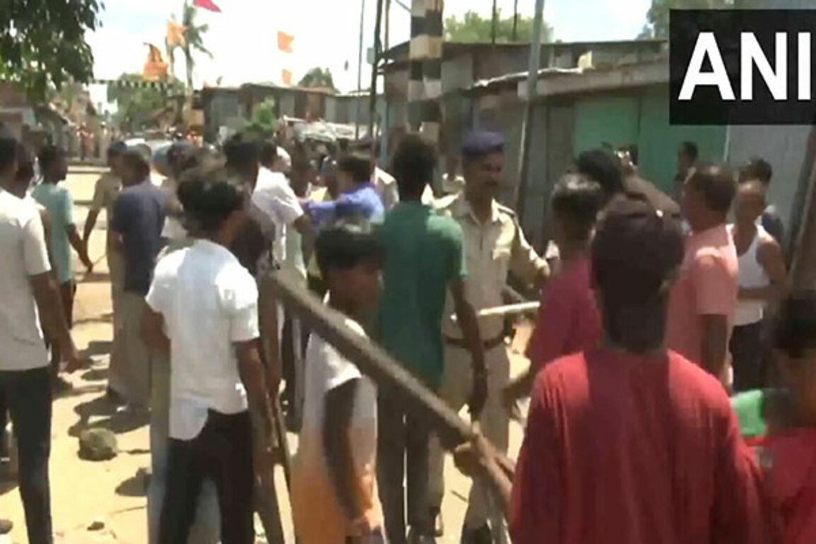 West Bengal: Clash erupts between two groups over cricket tournament