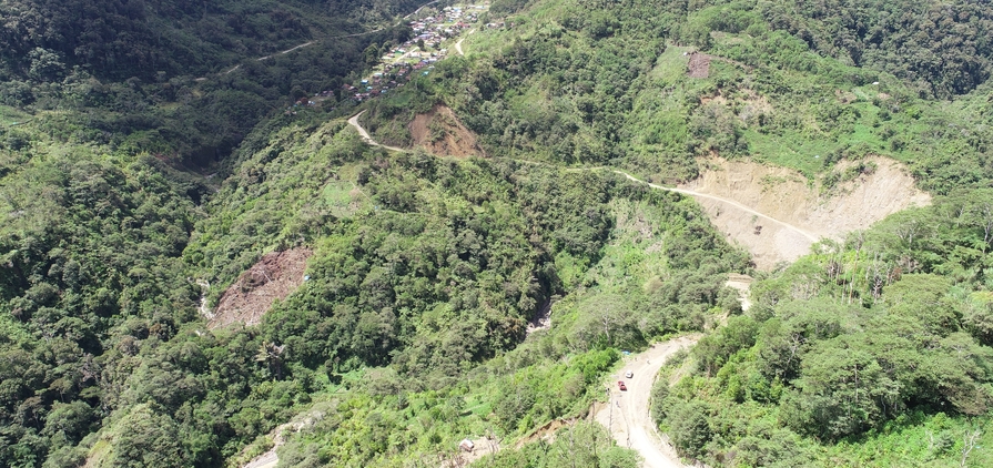 An example of the type of roads and terrain in the Arfak mountains.