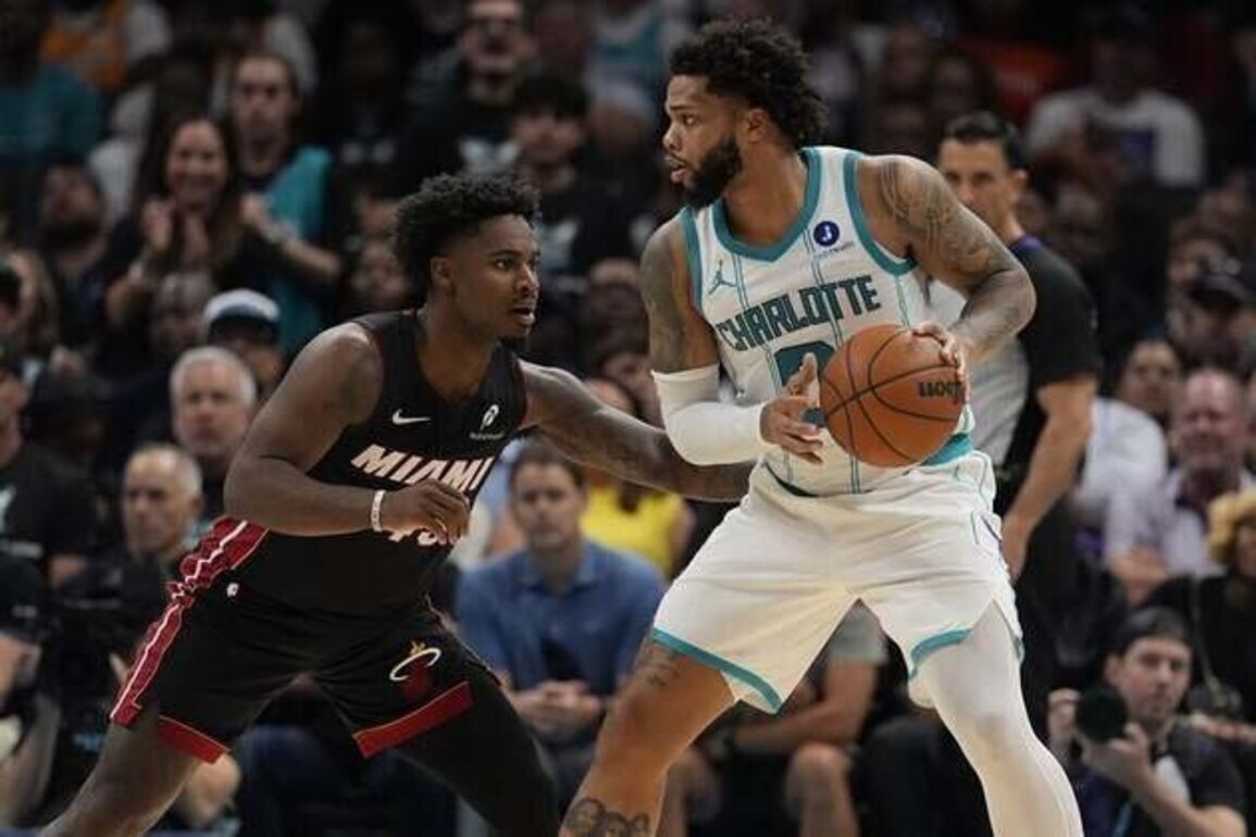 Late OT heroics lift Hornets over Heat in play-in game