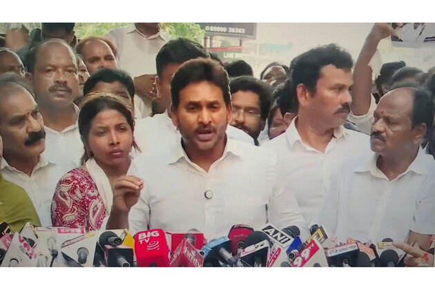 Visakhapatnam Steel plant mishap: YSRCP chief Jagan Mohan Reddy demands Rs 1 crore ex-gratia, job for kin of deceased