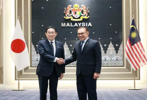 Japan's PM in Malaysia, Indonesia to strengthen defense, economic ties