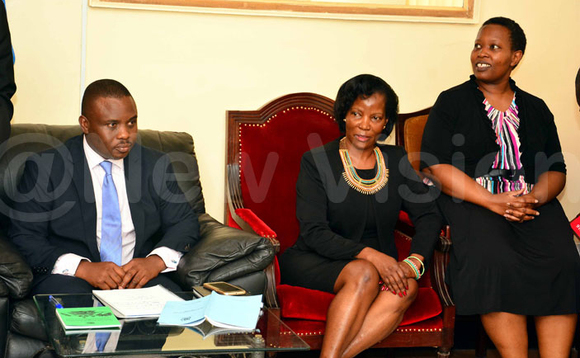 Loodi Meeya Erias Lukwago ne Nankulu Jeniffer Musisi nga bali mu kafubo gye buvuddeko. Loodi Meeya Erias Lukwago ne Nankulu Jeniffer Musisi nga bali mu kafubo gye buvuddeko.