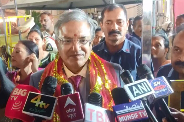 CEC Gyanesh Kumar offers prayers at Bhagyalakshmi Temple in Hyderabad