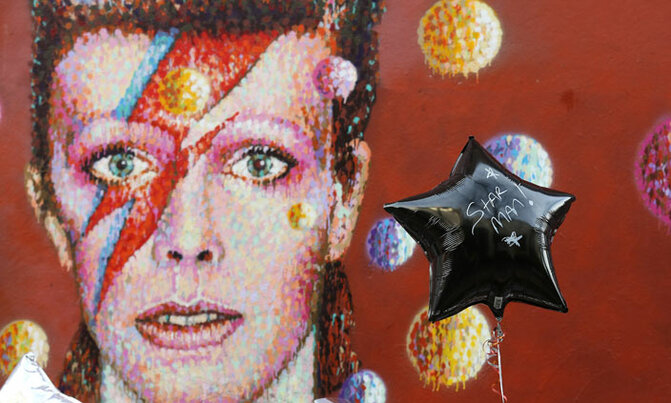 Fallen music legend Bowie finally tops chart after death Fallen music legend Bowie finally tops chart after death