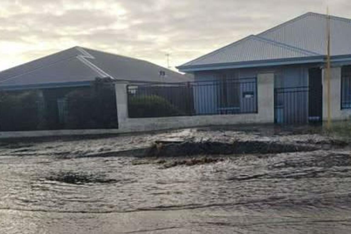 Spearwood &amp; Beaconsfield- Water Corp warning after waste water saga continues from main bursts