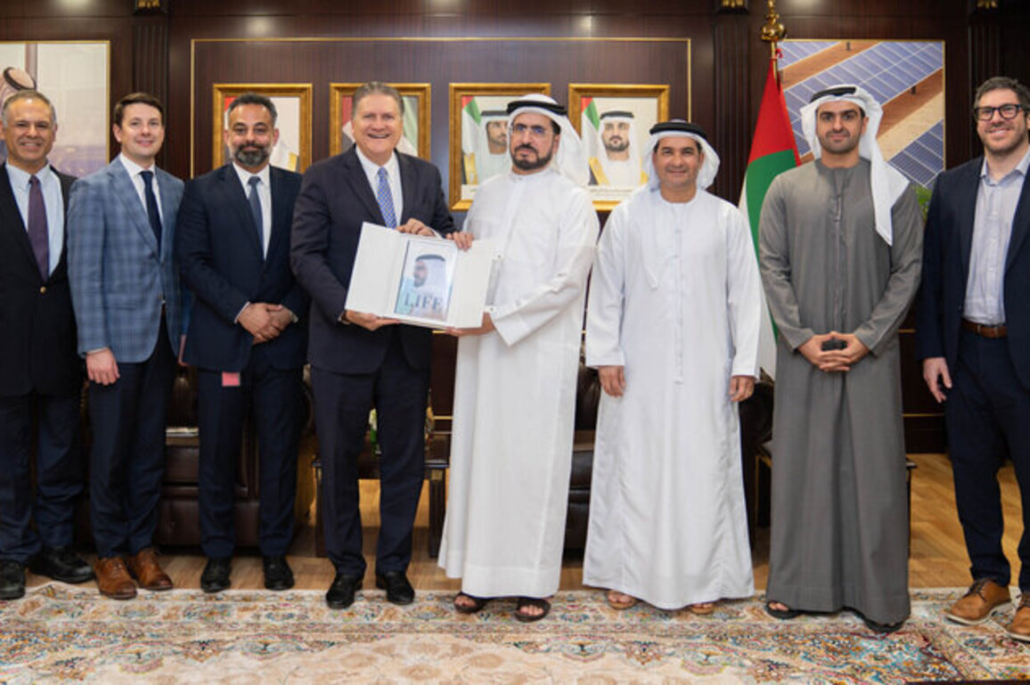 DEWA discusses collaboration with First Public Hydrogen Authority, Electric Power Research Institute of America
