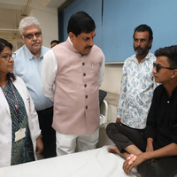 MP CM visits Hamidia hospital to meet children injured by carbide guns
